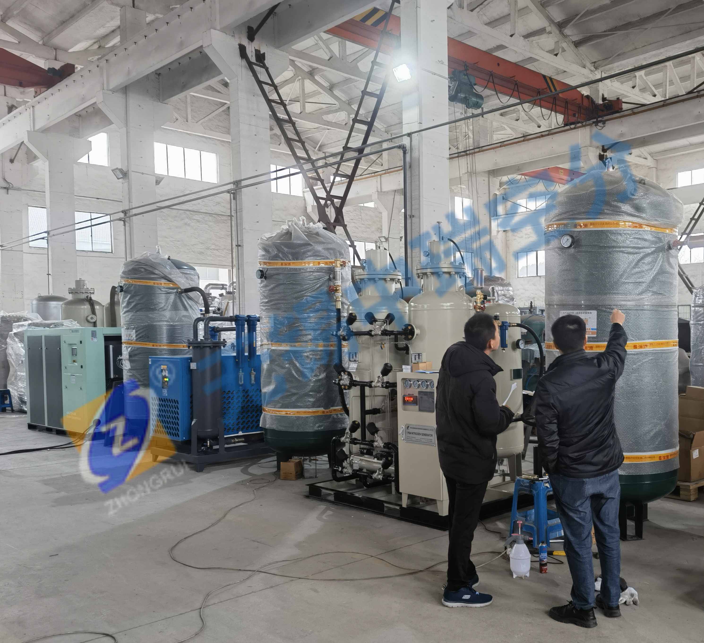 整套高純度制氮機(jī)發(fā)貨前，客戶來工廠實(shí)地驗(yàn)貨及學(xué)習(xí)，無錫中瑞空分全力提供優(yōu)良服務(wù)